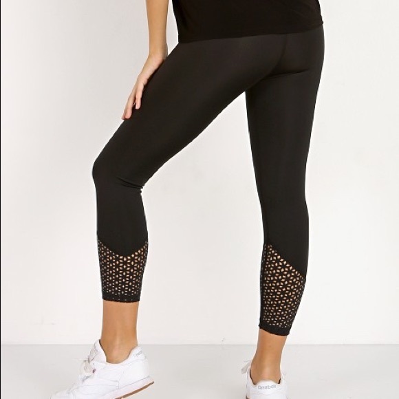 Beyond Yoga Perfect Angels Capri Leggings - Picture 3 of 7